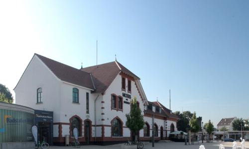 Bahnhofsgebäude