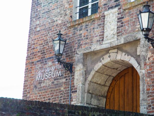 Haupteingang des Grafschafter Museums im Moerser Schloss