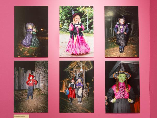 Ein gerne genommenes Halloweenkostüm. Die Hexe. Fotos von Kindern