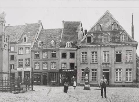 1905 Apotheke Heuer am Altmarkt - heute Löwen-Apotheke