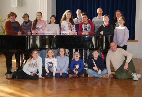18 Schülerinnen und Schüler der Moerser Musikschule sind beim Regionalwettbewerb ‚Jugend musiziert‘ in den Kategorien Klavier solo, Drum Set solo und Holzbläserensembles angetreten.