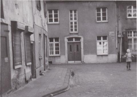 Eingangstür der ehemaligen Synagoge in der Friedrichstraße (1970)