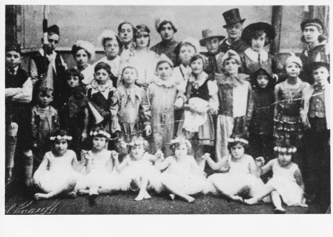 Jüdische Kinder anlässlich der Purim-Feier in der Synagoge (1928)