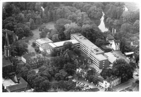 Luftbild des Kastells mit Kreishaus (1964)