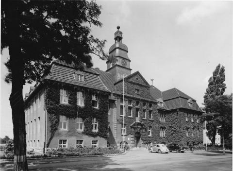Rathaus in Utfort (ca. 1955)